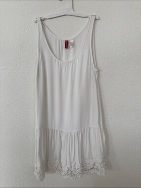 Divided White Lace-Hem Tank Top